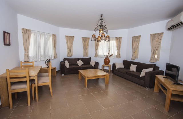 Modern Hurghada Holiday Apt 2 Bed/2 Bath Regency Towers - Tourist Area