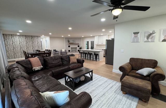 Modern Lakehouse by Marina with Firepit, Grill & Gameroom. 5 minutes to Lake!