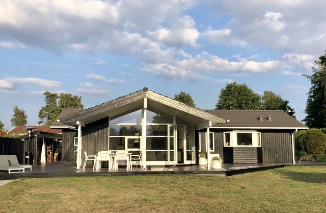 Modern light and friendly villa near water and city