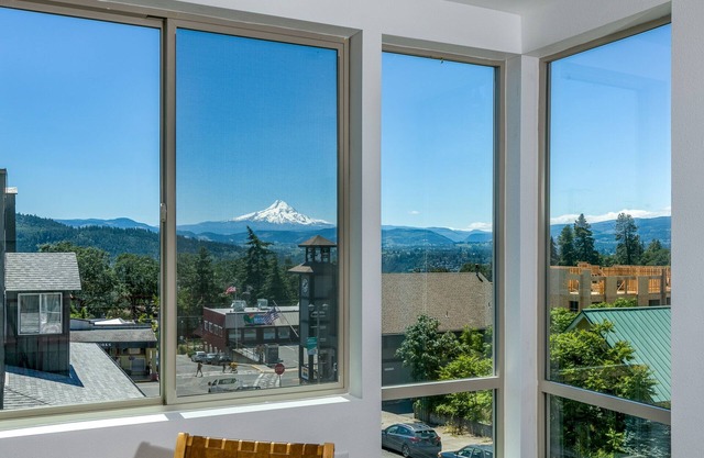 Modern loft downtown White Salmon #10