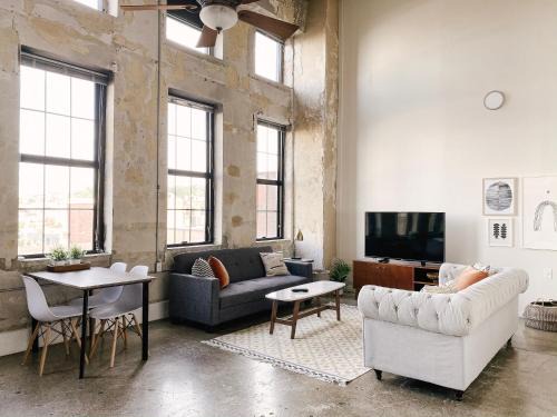 Modern Loft w/View