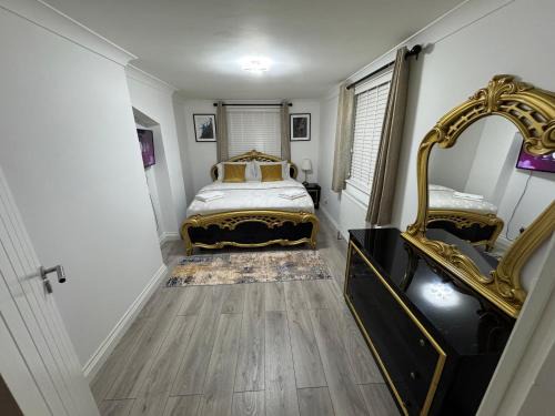 Modern London 2-Bed Flat Sleeps up to 5
