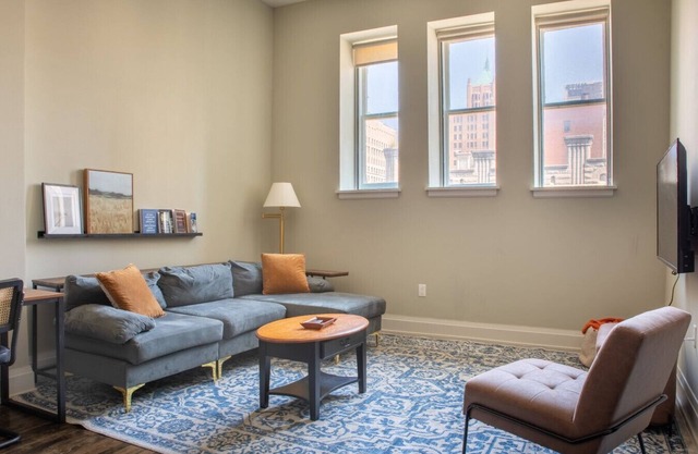 Modern Luxe 2BR Downtown Loft