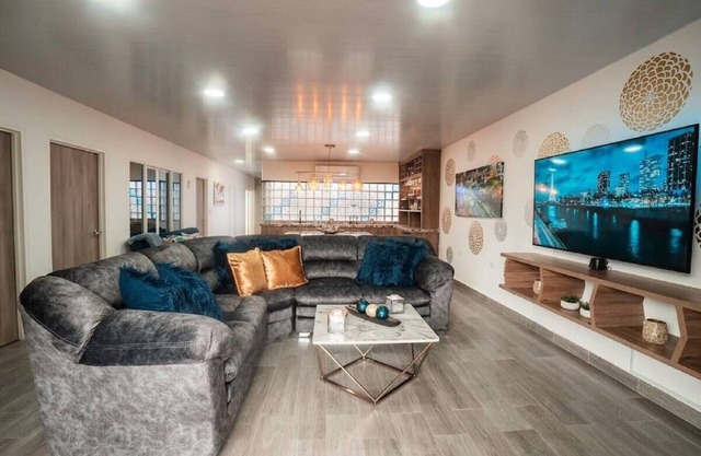 Modern Luxurious Apt with Spa near Chipichape