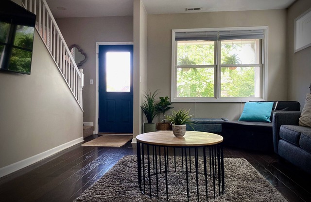 Modern Luxury 3 bd Home min from NU & Lake Mich