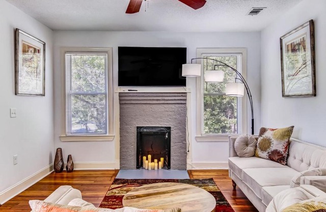 Modern Luxury Apartment 1 mile from Forsyth Park