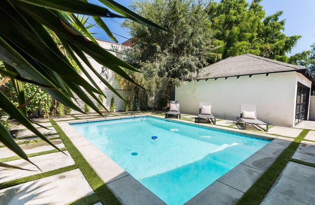 Modern Luxury Bungalow with a Pool in Larchmont Village
