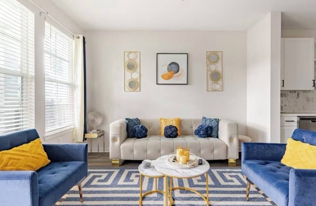 Modern LuXuRy Unit in beautiful Down Town Winter Garden with WIFI, Cable & POOL