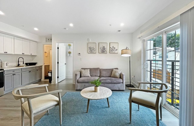 Modern & Luxury Unit | In-House Services