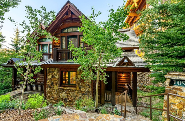 Modern luxury in this beautiful three bedroom Cabin
