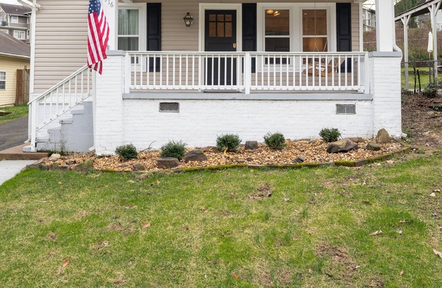 Modern Luxury with Vintage Vibe in Trendy North Shore of Chattanooga