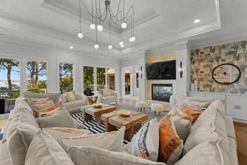Modern Masterpiece by AvantStay Waterfront Private Dock