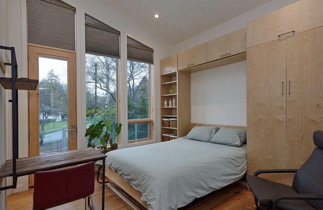 Modern Micro-Suite in Fairfield/Gonzales with Private Deck