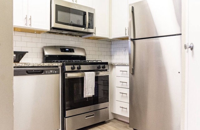 Modern Midtown Condo - Self Check In - Free Parking - Free WiFi