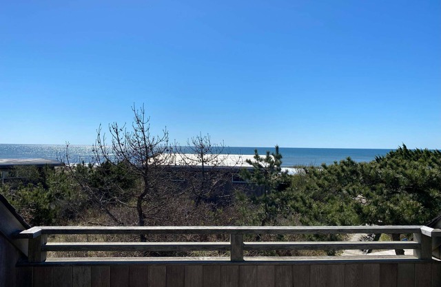 Modern Minimalist 1BR w/Loft, Steps to the Shore!