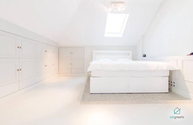 MODERN, MINIMALIST APARTMENT IN VIENNA