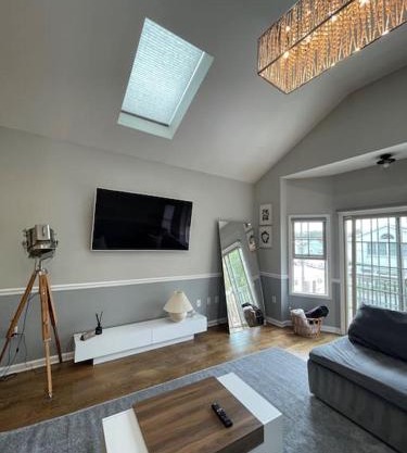 Modern minimalistic 3 bdr Apt Townhouse