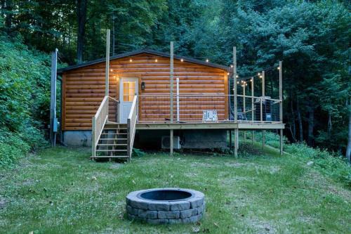 Modern Mountain Cabin - Spectacular Views at 3100 ft