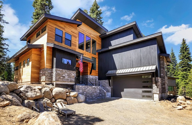 Modern Mountain Retreat in McCall, Idaho: 4 Bed · 4.5 Bath · Sleeps 10