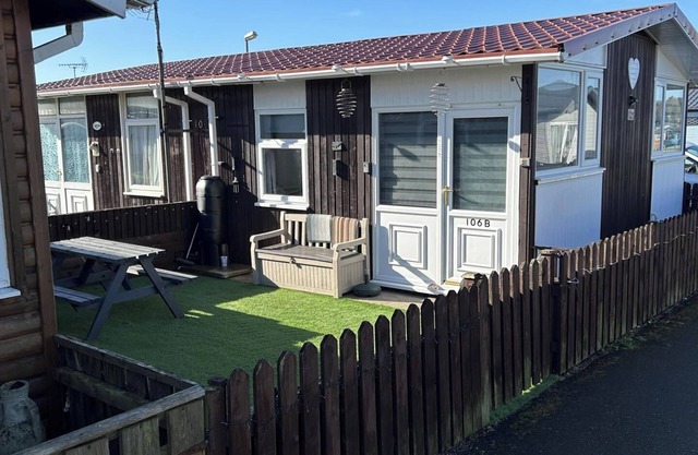 Modern One Bedroom Chalet with Central Heating