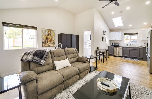 Modern Pacific Vacation Rental: 5 Mi to Lake Tapps