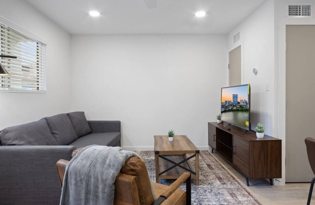 Modern Pristine Apartment 5 Minutes to Downtown ATX