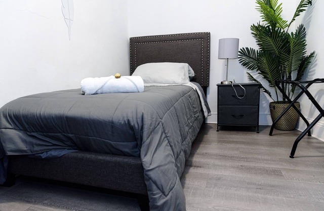 Modern Private BedroomNo.3+wifi kitchen