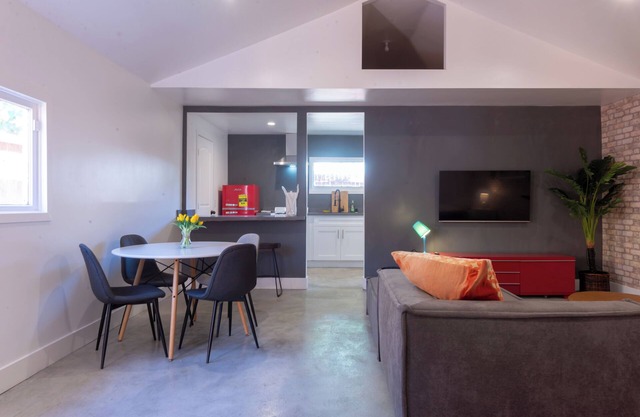 Modern Private Guesthouse with Parking, Yard & W/D