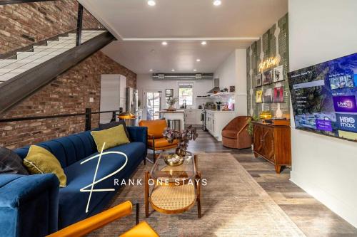 Modern Retreat With Dedicated Parking 2 King Beds Arcade BBQ