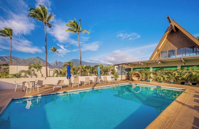 Modern Room w/Stunning Garden Views | Beachfront Vibes w/Outdoor Pool Access