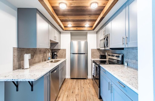 Modern, Rustic 2 Bed 1 bath 6 blocks from Mayo