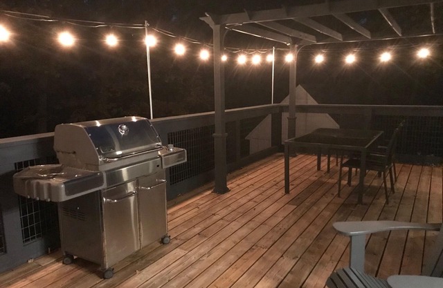 Modern/rustic chalet steps from the Bruce Trail and amazing road riding.