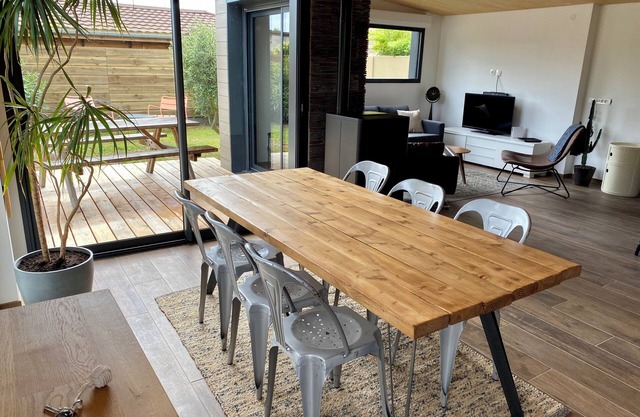 Modern single storey - private beach access
