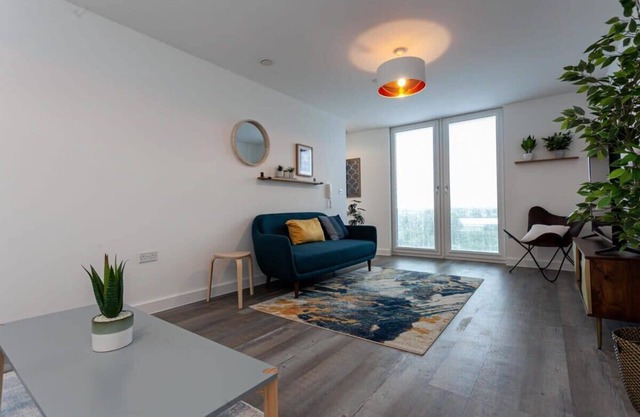 Modern & Spacious 2 Bed Apartment by Old Trafford