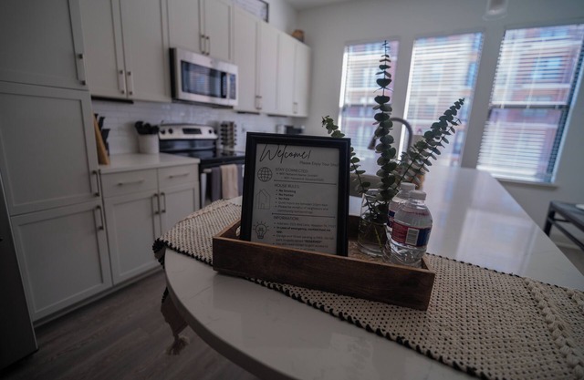 Modern Spacious 2-bedroom apartment in central Houston River oaks