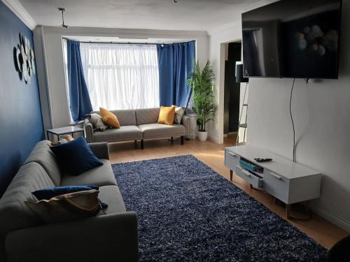 Modern & Spacious 3BR House Bracknell - Berkshire
