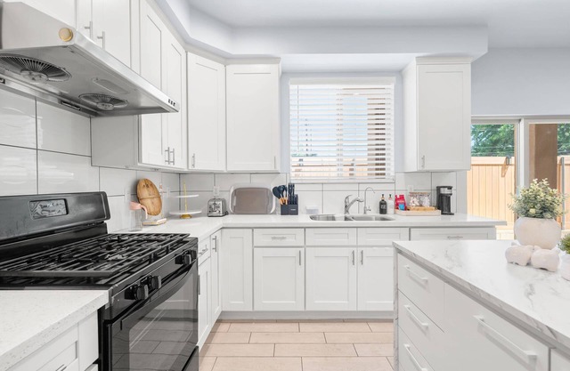 Modern Spacious Home Bright Family Group Friendly