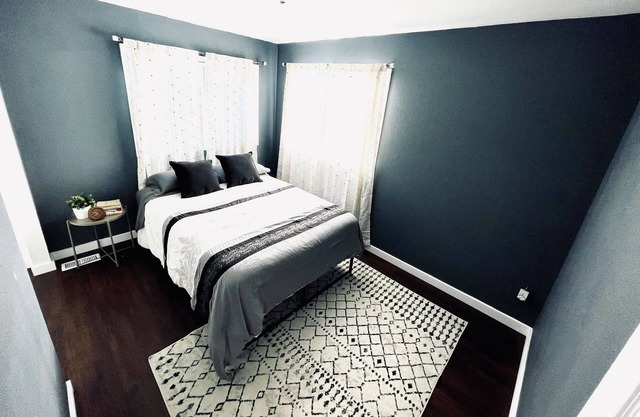 Modern, spacious townhome 10 minutes from Red Rocks!