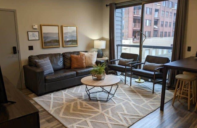 Modern State 210 Just Blocks Away From The Bay!