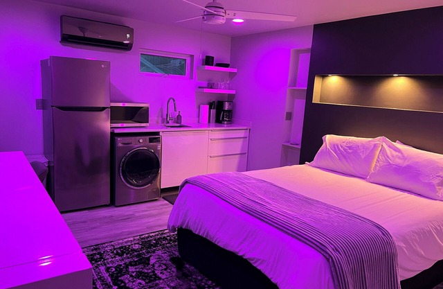 Modern Studio, Jitney to NYC train! Private Patio with NYC View! W/D