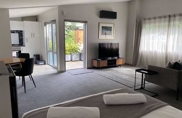 Modern Studio Unit/Walking distance to Queenstown Lakefront