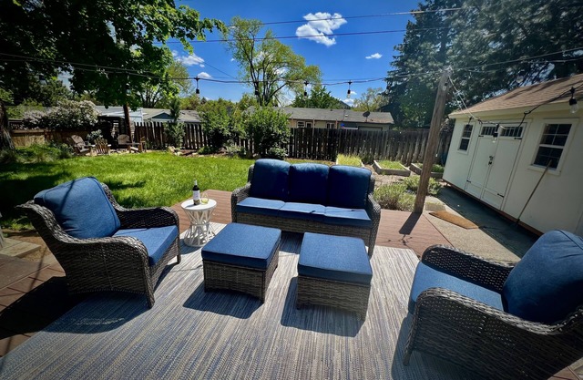 Modern & Stylish Getaway, Hot Tub, Movie Room, Bike-Friendly & Scenic Views