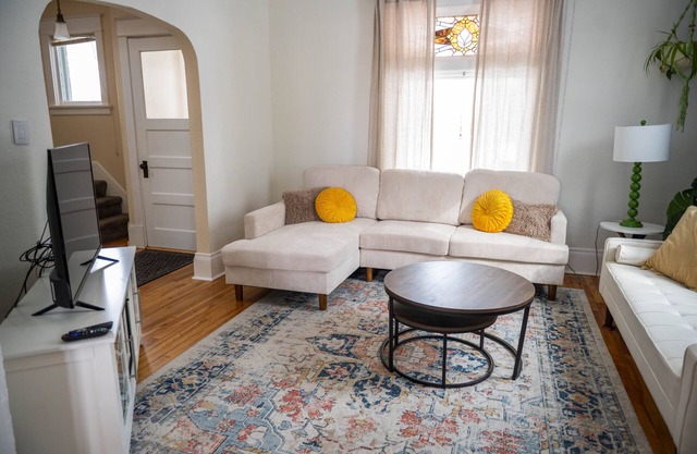 Modern, stylish, Instagram worthy 3 bedroom home, 1 bathroom home.