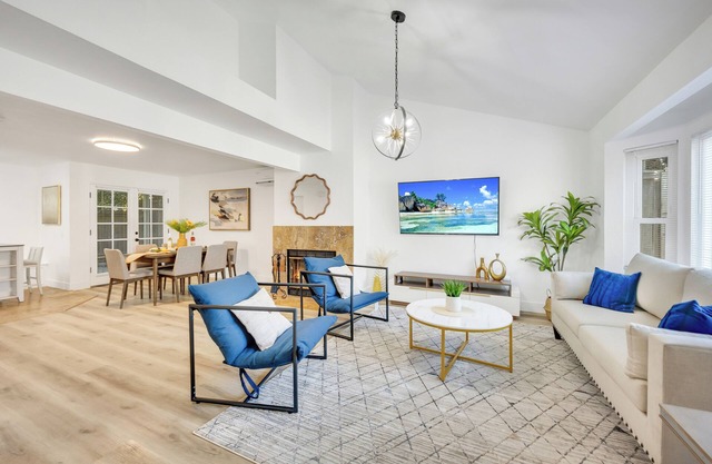 Modern & Stylish Long Beach Home Walk to the Beach
