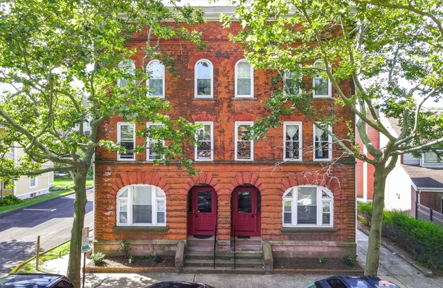 Modern Stylish Unit in Wooster Sq, New Haven - This is a 29-night min booking