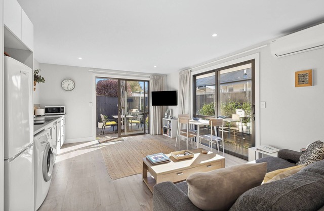 Modern, Sunny, Central