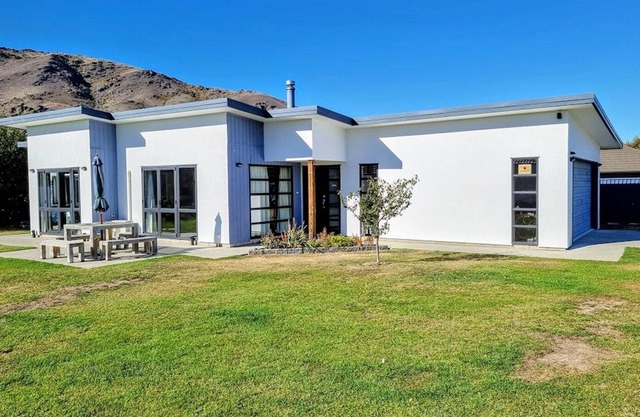 Modern, sunny home, close to lake, large flat grassy section too