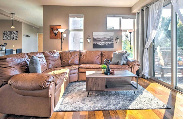 Modern Sunnyside Condo w/ Private Balcony!