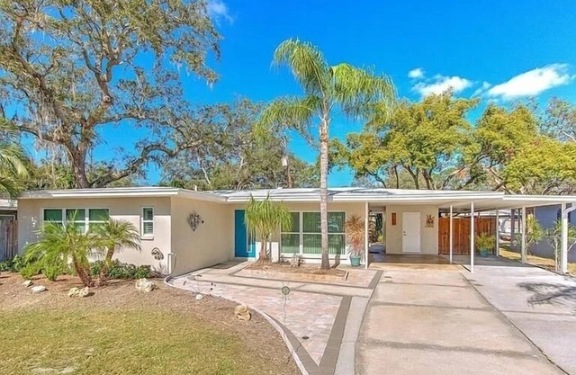 Modern Tampa Hideaway 10 min Downtown Tampa Ybor city