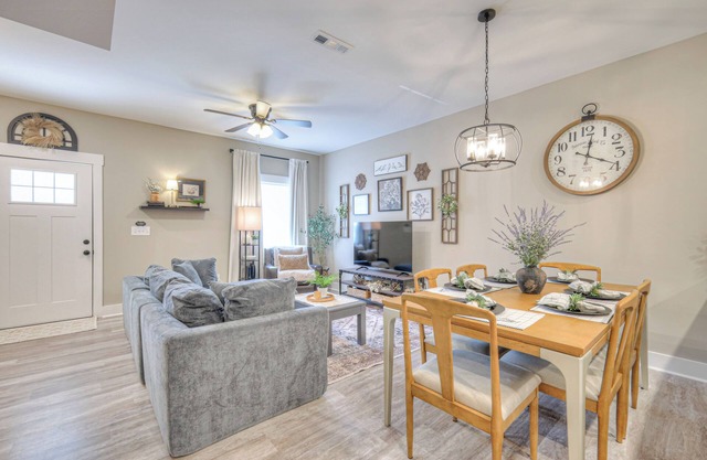 Modern Townhome 2BR/2.5 Bath in gated community in the heart of Manchester